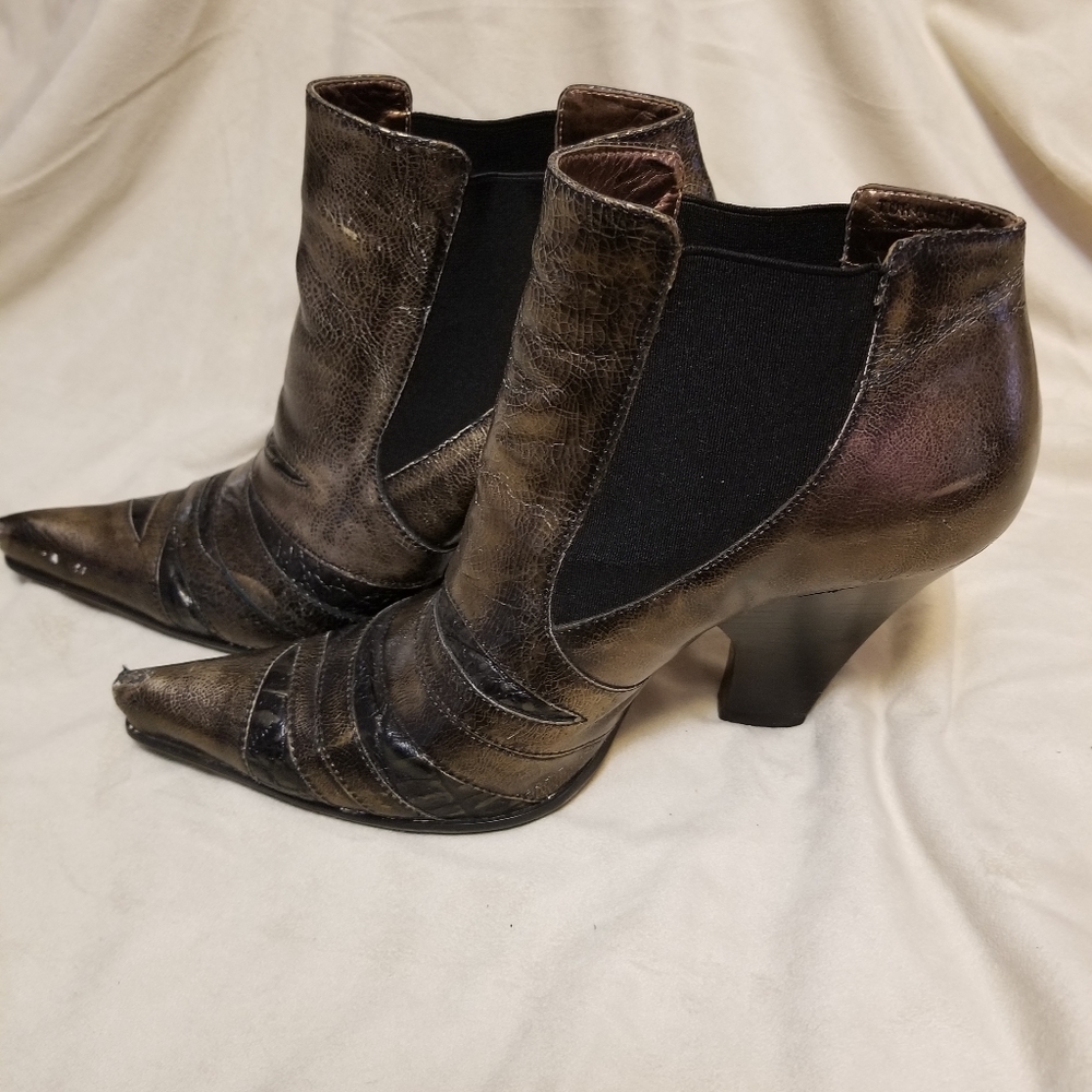 Boots - Picture 4 of 5